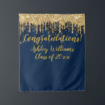 Navy Gold Glitter Afstudeerfeest Fotocabine Wandkleed<br><div class="desc">Gepersonaliseerde Navy Blue Gold Backdrop,  aangepaste klasse van 2025 afstuderen,  felicitaties foto booth prop banner,  gepersonaliseerde haar partij decoratie 2026,  middelbare school afstuderen college university,  kleuterschool doctoraat verpleegkunde wet mba,  master degree bachelor doctoraat medische,  verpleegkundige beoefenaar md np celebration,  moderne selfie station voor dochter,  gefeliciteerd nieuw afstudeerder achterdrop</div>