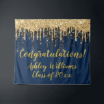 Navy Gold Glitter Afstuderen Photo Booth Afstudeer Wandkleed<br><div class="desc">Gepersonaliseerde Navy Blue Gold Backdrop,  aangepaste klasse van 2025 afstuderen,  felicitaties foto booth prop banner,  gepersonaliseerde haar partij decoratie 2026,  middelbare school afstuderen college university,  kleuterschool doctoraat verpleegkunde wet mba,  master degree bachelor doctoraat medische,  verpleegkundige beoefenaar md np celebration,  moderne selfie station voor dochter,  gefeliciteerd nieuw afstudeerder achterdrop</div>