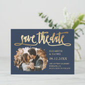 Navy Gold Kalligrafie Bruiloft 2 Splatter Foto Save The Date (Staand voorkant)