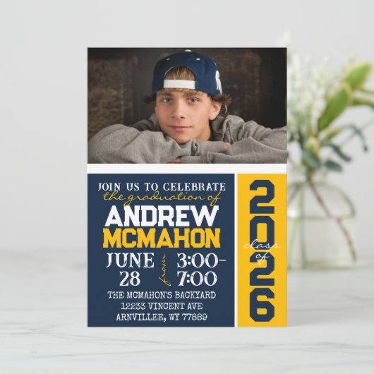 Navy & Gold Modern Afstuderen Fotouitnodiging Kaart (Staand voorkant)
