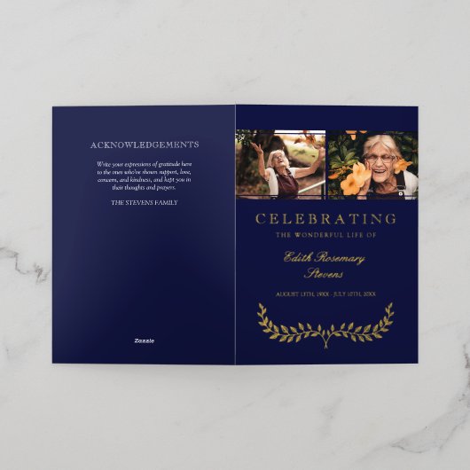 Navy Gold Wreath Celebrating Life Funeral Programm Folie Wenskaart (Buiten Laag)