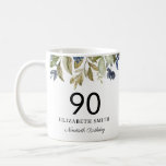 Navy Greenery Leaves Personalized 90th Birthday Koffiemok<br><div class="desc">Navy Greenery Leaves Personalized 90th Birthday Coffee Mok die met jouw tekst kan worden aangepast. Klik op de knop "Aanpassen" en gebruik onze ontwerptool om deze sjabloon te wijzigen. Bekijk de grafische kunstontwerpopslag voor andere producten die bij dit ontwerp passen!</div>