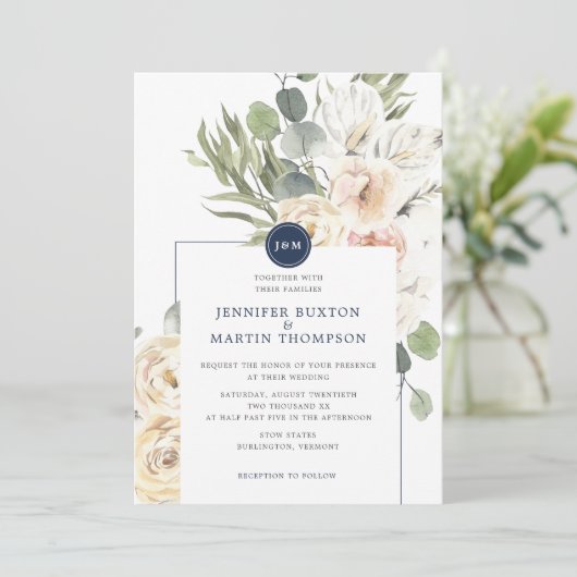 Navy & Ivoor Bloemen Eucalyptus Monogram Bruiloft Kaart (Staand voorkant)
