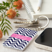 Navy Lg Chevron HotPink2 Quatrefoil Naam Monogram Sleutelhanger (Voorkant Rechts)