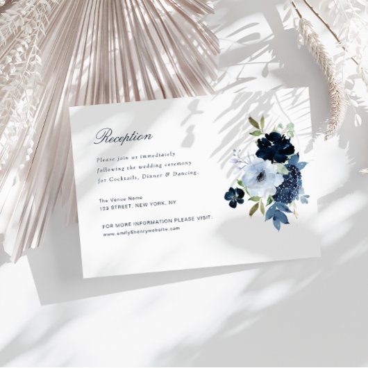 Navy & lichtblauwe bloemen bruiloft receptie kaart