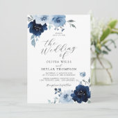 Navy Light Blue Elegant Script Floral Wedding Invi Kaart (Staand voorkant)