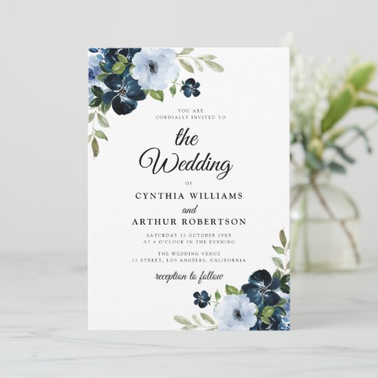 Navy light blue flower flower script bruiloft kaart (Staand voorkant)