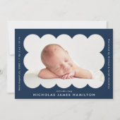 Navy Modern Scalloped Photo Lijst Birth Aankondiging (Voorkant)