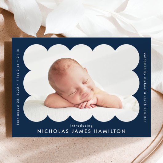 Navy Modern Scalloped Photo Lijst Birth Aankondiging