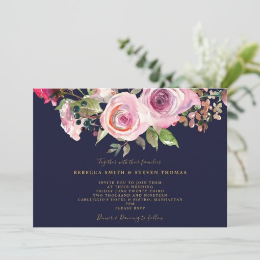 Navy paarse rozen Bloemen Huwelijksuitnodiging Kaart (Staand voorkant)