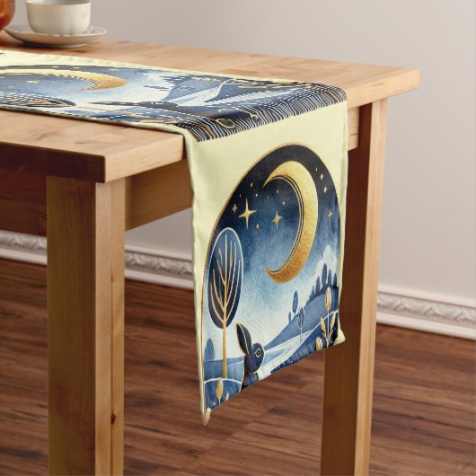 Navy Paashaas in een nachtscène Korte Tafelloper (Voorbeeld)