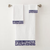 Navy Paisley White Towel Set Bad Handdoek (Insitu)