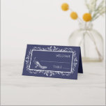 Navy Peacock Flourish Reception Place Card Plaatskaartje<br><div class="desc">Laat de receptie-gasten weten waar ze zullen zitten met een Navy Peacock Flourish bruiloft receptiekaart. Het kaartontwerp van de plaats is voorzien van een elegante pauw die is aangepast aan de bloei. Extra trouwbenodigdheden zijn ook beschikbaar bij dit ontwerp.</div>