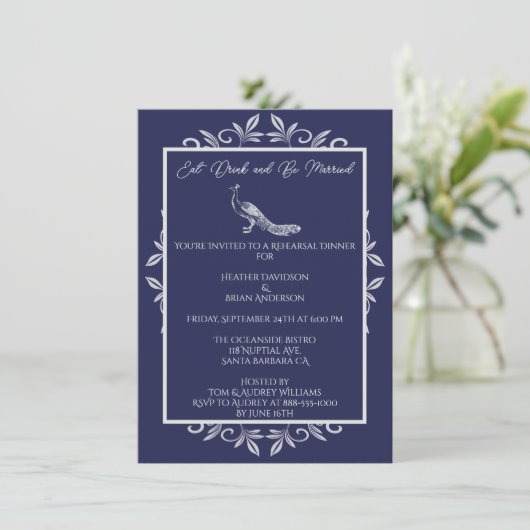 Navy Peacock Flourish Rehearsal Dinner Invitation Kaart (Staand voorkant)