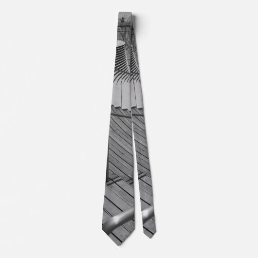 Navy Pier Stairs Grayscale Neck Ti Stropdas (Voorkant)