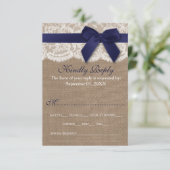 Navy Ribbon on Burlap & Lace Wedding RSVP Kaartje (Staand voorkant)