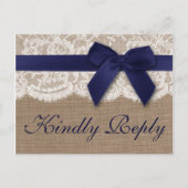 Navy Ribbon on Burlap & Lace Wedding RSVP Uitnodiging Briefkaart (Voorkant)