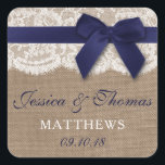 Navy Ribbon on Burlap & Lace Wedding Vierkante Sticker<br><div class="desc">Het ontwerp is voorzien van een prachtige rustische achtergrond met een romantische , witte vlakke rand, afgewerkt met een verbluffend marinelint met een boog. Deze uitnodigingszegels kunnen gepersonaliseerd zijn voor uw speciale gelegenheid en zouden de perfecte decoratie voor uw aankondigingen maken. Je kunt deze zelfs gebruiken als favoriete stickers voor...</div>