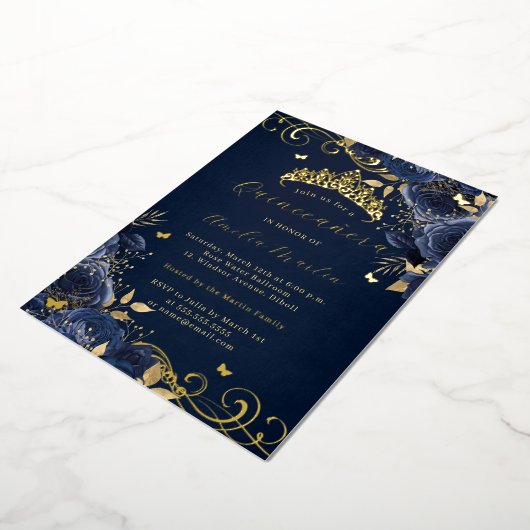 Navy Roos Floral Gold Swirl Quinceanera Folie Uitnodiging (Gedraaid)