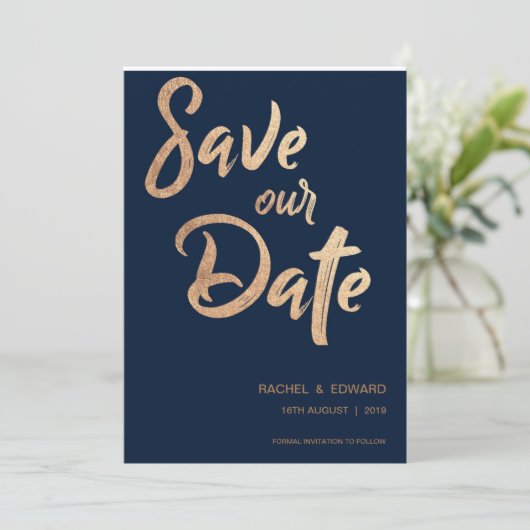 Navy Roos Gold Typography Wedding Save the Date (Staand voorkant)
