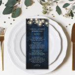 Navy Rustic Wood String Lights Wedding Menu<br><div class="desc">Geniet van je herfstbruiloft met deze nette trouwmenu's. Elegant en herfstontwerp met blauw marinesoud en snaarlampen op de bovenkant. Deze menu's van de herfst zijn perfect voor een buitenshuis,  land,  of natuur thema bruiloft.</div>
