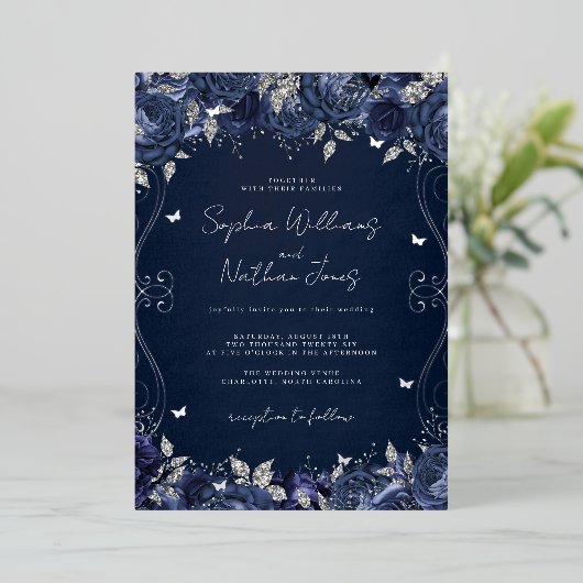 Navy Silver Swirl Scroll bruiloft Folie Uitnodiging (Staand Voorkant)