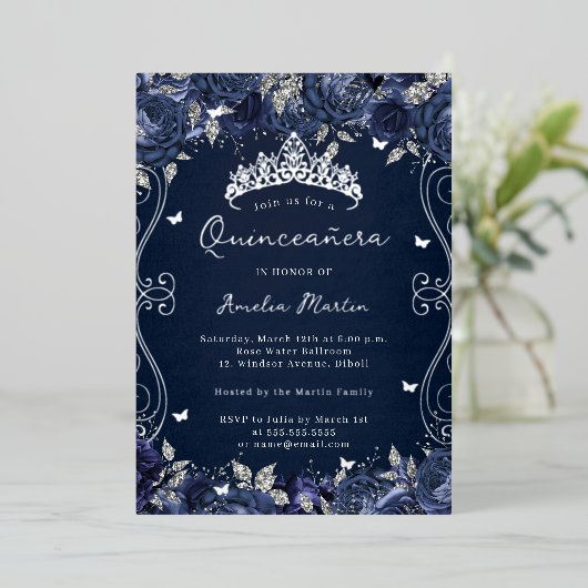 Navy Silver Swirl Scroll Floral Quinceanera Folie Uitnodiging (Staand Voorkant)