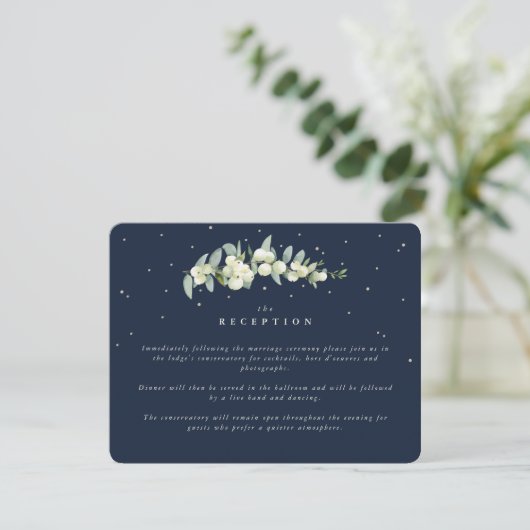 Navy Snowberry + Eucalyptus stam bruiloft receptie Informatiekaartje (Staand voorkant)
