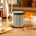 Navy Stripes | Het Monogram van de moderne man Koffiemok<br><div class="desc">Het marinepak met krijtstrepen is een klassiek garderobe-nietje van man. Gooi een scheutje sinaasappel in voor een moderne kijk op deze esthetiek om op te vallen tegen de menigte. Stripes blijven vandaag de dag net zo populair als eeuwenlang. Dit monogram collectie straalt verfijning, elegantie en plezier uit. Dit collectie zorgt...</div>