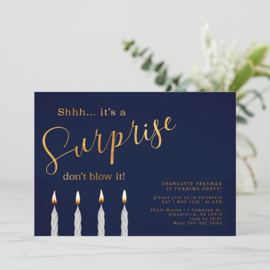 Navy Surprise verjaardagsuitnodiging - Elegant gou Kaart (Staand voorkant)