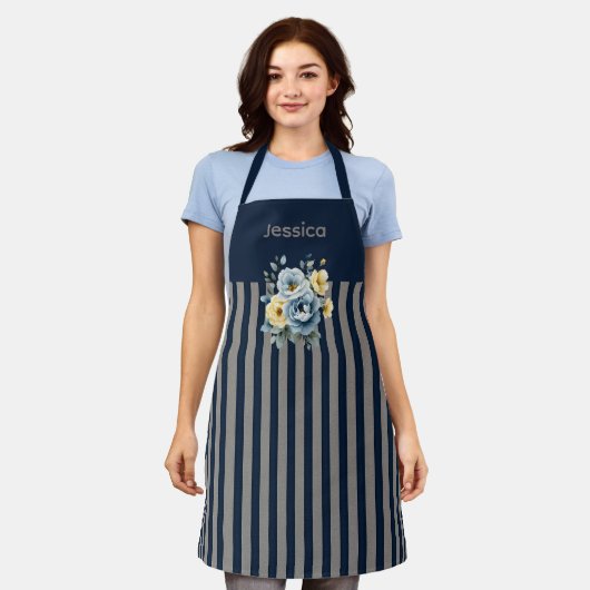 Navy Top met Grijze Strepen Bloemen Schort (Gedragen)