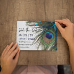 Navy Turquoise Peacock Feather Boho Bewaar de datu Aankondigingskaart<br><div class="desc">Navy Turquoise Pauw Veer Boho Wedding Save The Date Briefkaart. (1) Voor verdere aanpassing, klik op de knop "Aanpassen" en gebruik onze ontwerptool om deze sjabloon te wijzigen. Alle tekststijlen, kleuren en maten kunnen worden aangepast aan uw behoeften.(2) Als u de voorkeur geeft aan dikker papier, kunt u overwegen om...</div>