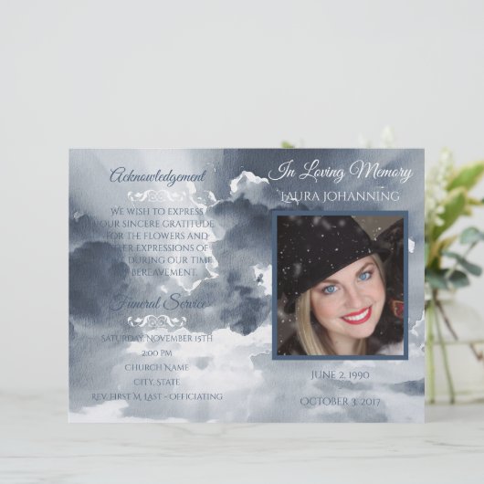 Navy Waterverf Clouds Photo Funeral Program (Staand voorkant)