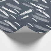 Navy White Feathers Verjaardag Cadeaupapier (Hoek)