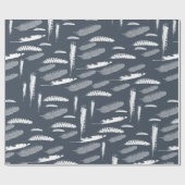 Navy White Feathers Verjaardag Cadeaupapier (Vlak)