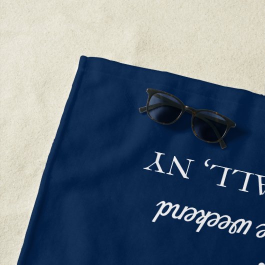 Navy & White Personalized Bachelorette Weekend Strandlaken (In situ)