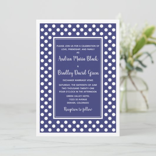 Navy White Polka Dot Wedding Invitation Kaart (Staand voorkant)
