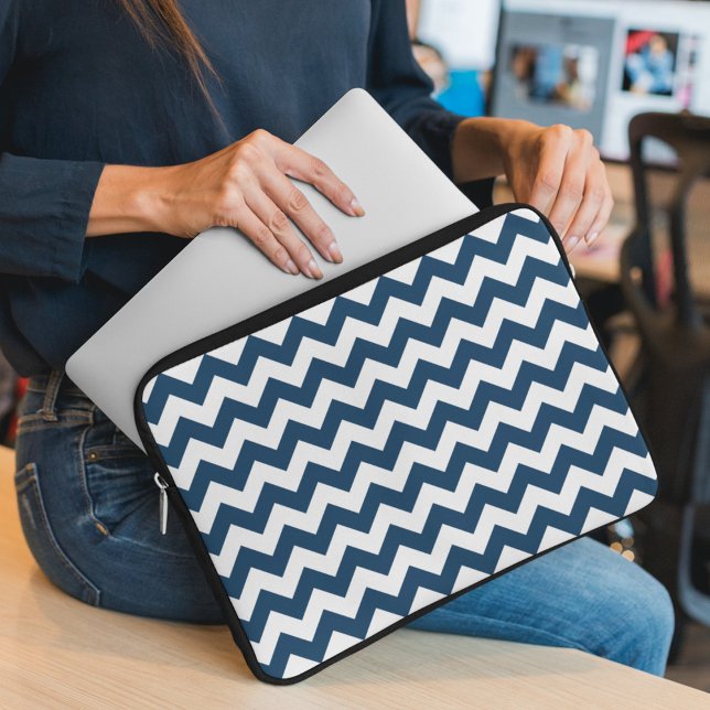 Navy zigzag, Navy Chevron, Geometrisch patroon Laptop Sleeve (Creator heeft geüpload)