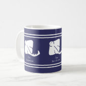 Navyblauwe kust zeenaaldrogade deur koffiemok (Voorkant links)