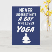 Navyblauwe yogakaarten voor jongens kaart (Gele Bloem)
