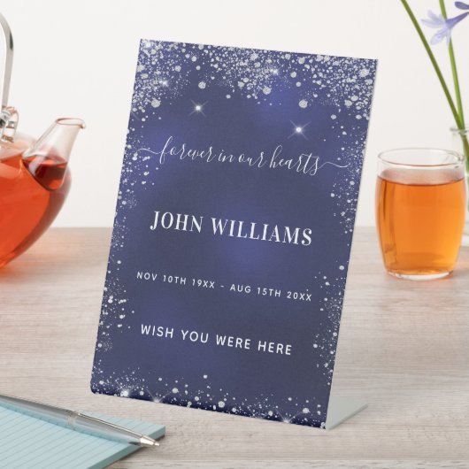 Nazeblauwe zilverglitter-herdenking reclamebord met voetstuk (Insitu)