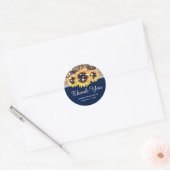 Nazebruin hout met zonnebloempjes ronde sticker (Envelop)