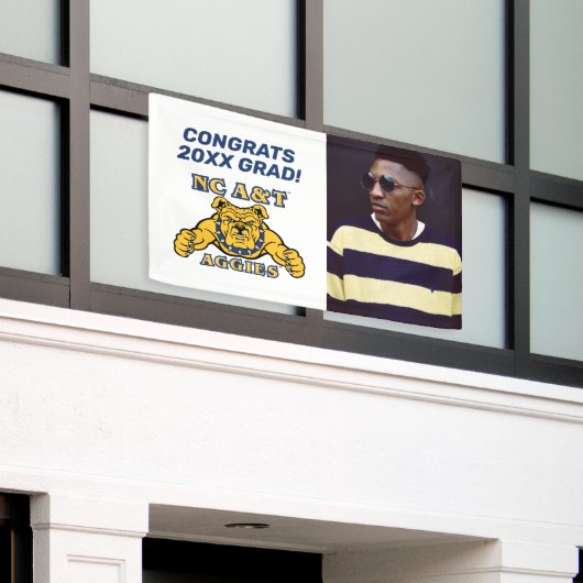 NC A&T Aggies Aggie Bulldog | Spandoek (Buitenkant Gebouw)