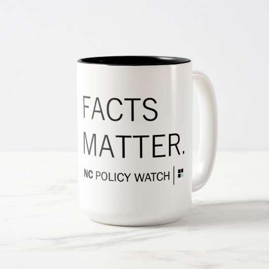 NC Policy Watch: Feitelijke feiten | Mok (Voorkant rechts)