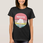 NDOTO betekent dromen in het Swahili. Roze sansets T-shirt (Voorkant)