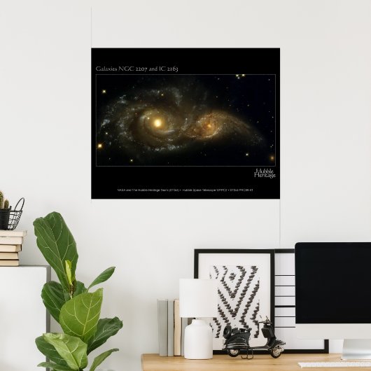 Nearly Colliding Galaxies Hubble Telescope Poster (Thuiskantoor)
