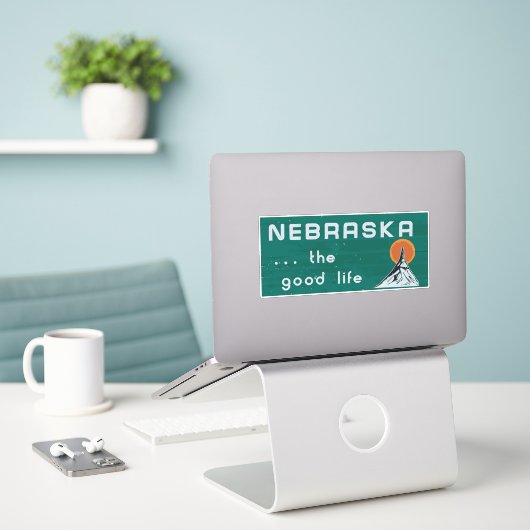 Nebraska. Ja. .het goede leven - NE sticker - NE s (Laptop op bureau)