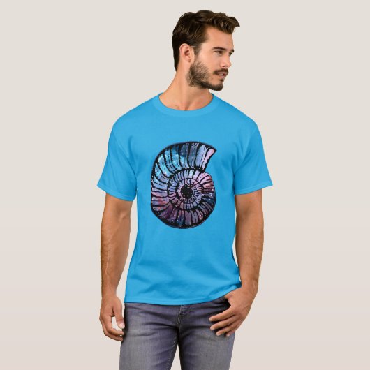 Nebula met sterren in een Nautilus Shell T-shirt (Voorkant volledig)