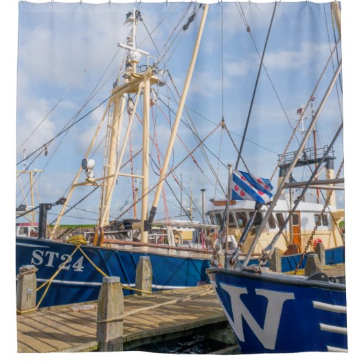 NEDERLAND - STAVOREN - MEDIA APRIL 2017: Docked Douchegordijn (Voorkant)