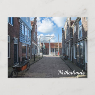 Nederlands dorp met traditionele houten brug briefkaart